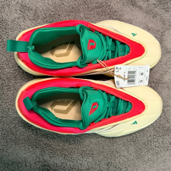 Adidas
Dame 9
‘Egg nog’
Brand new - Picture 6 of 7